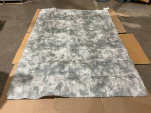lot 412 image: Grey Shag Rug, Measures 19 x 74