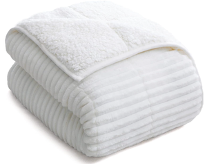 lot 490 image: Wemore Sherpa Fleece Weighted Blanket 15 Pounds, 60X 80 Inches Cream