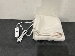 lot 385 image: Sunbeam Heated Throw