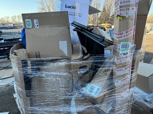 lot 702 image: Wholesale Pallet of Assorted Miscellaneous Items