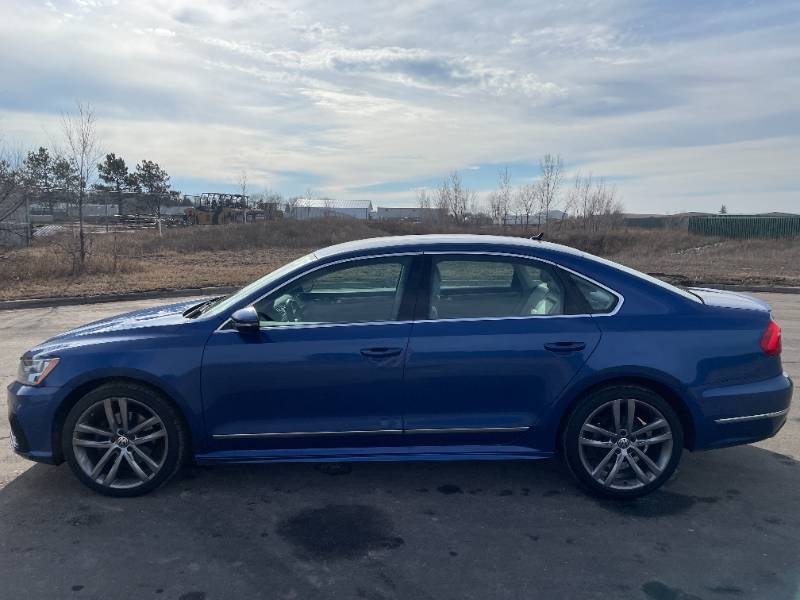 2016 Volkswagen Passat  R-Line - 2 OWNERS