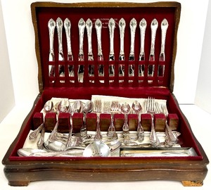 1847 ROGERS BROS. - Remembrance - Silver Plated - Silverware set with Box