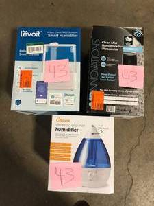 Lot of Assorted Humidifiers Various Models and Conditions   Customer Returns See Pictures