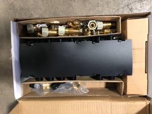 Apollo 12-Port PEX-B Manifold with 12 in. Brass Ball Valves    Customer Returns See Pictures