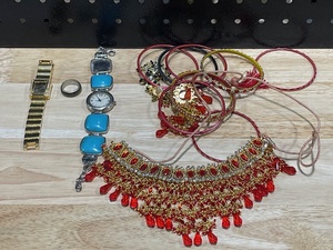 lot 69 image: Jewelry and Watches