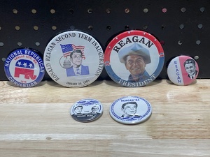 lot 77 image: Reagan Buttons