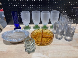 lot 83 image: Vintage Pottery and Glass