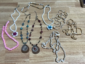 lot 7 image: Jewelry