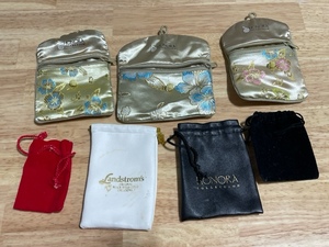 lot 8 image: Jewelry Pouches