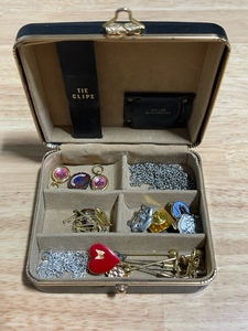 lot 14 image: Misc. Jewelry Items