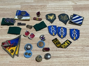 lot 17 image: Assorted Pins and Badges