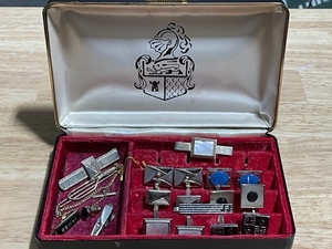 lot 21 image: Assorted Cufflinks and Tie Clips