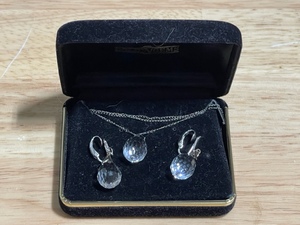 lot 22 image: Matching Crystal Necklace and Earing Set
