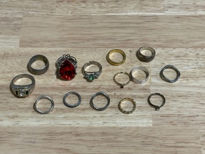 lot 29 image: Assorted Jewelry