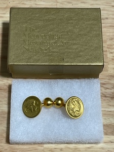 lot 32 image: Vintage Cuff Links