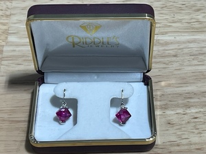 lot 43 image: Jewelry