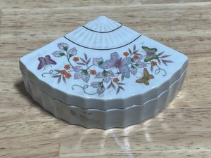 lot 61 image: Porcelain Pin Box Made in Japan