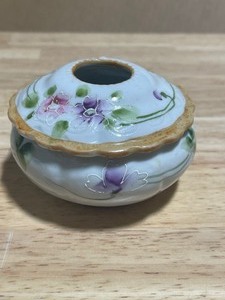lot 63 image: Vintage Made in Japan Hair Receiver