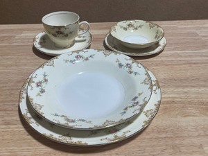 lot 107 image: 36 Pieces of Homer Laughlin Eggshell Nautilus Porcelain