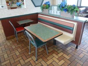 lot 12 image: Booth Table Set #12 Center