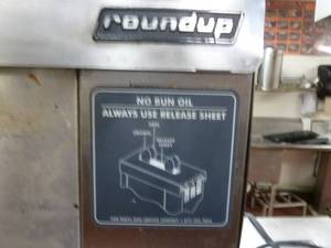 lot 34 image: Round Up Vertical Toaster