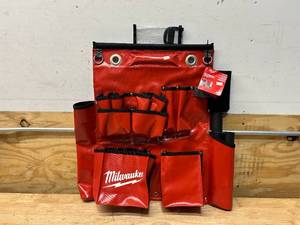 lot 22 image: MILWAUKEE Linemans Compact Aerial Tool Apron