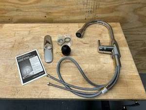 lot 70 image: AMERICAN STANDARD Fairbury Single-Handle Pull-Down Sprayer Kitchen Faucet in Polished Chrome