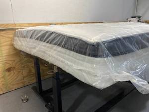 lot 13 image: CORSICANA 14 Plush Hybrid Mattress- King
