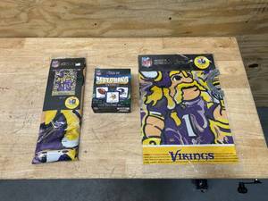 lot 91 image: Minnesota Vikings- 2 Decorations and a Game