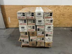 lot 93 image: Pallet of Light Fixtures