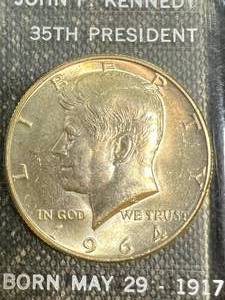 1964 US KENNEDY HALF DOLLAR IN SPECIAL CASE