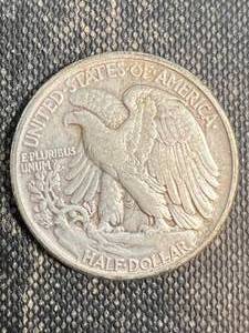 1942 US WALKING LIBERTY HALF DOLLAR