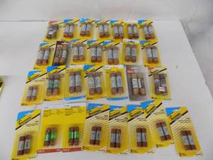 lot 123 image: 29 - Bussmann Fuses