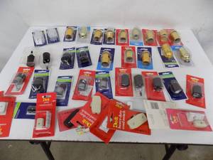 lot 156 image: 40 - Sockets, Cord switches, Pull chain, Push button