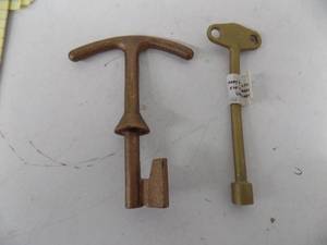 lot 233 image: 2 - Keys