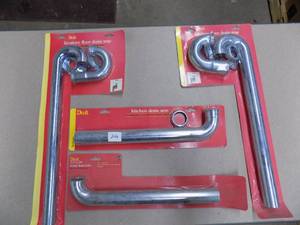 lot 240 image: 4 - Drain Items