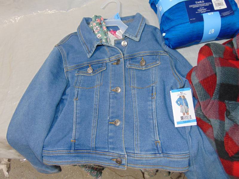 lot 42 image: 10 Pack Lot Kids All Size 67