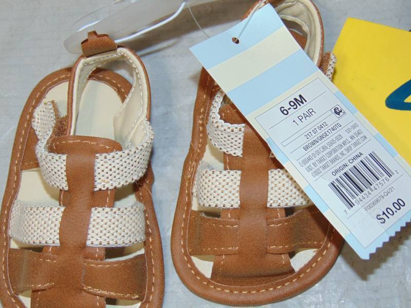 lot 31 image: 7 Pack Infant Sandals Size 6-9 Months