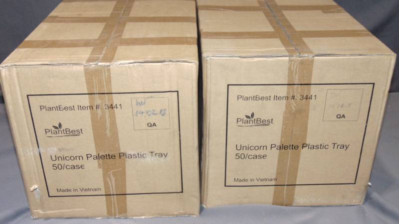 lot 52 image: Plant Best Unicorn Palette Plastic Trays  - 2 Cases of 50