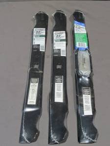 lot 19 image: Mixed Lot of 22 Lawn Mower Blades