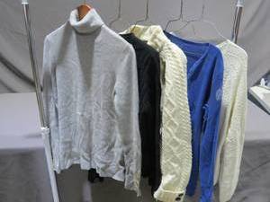 lot 44 image: 5 Piece Mixed Lot of Womans Tops - (4 - Lg, 1 - Xl)