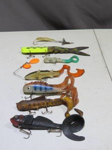 lot 72 image: Mixed Lot of MuskieNorthern Lures (7)