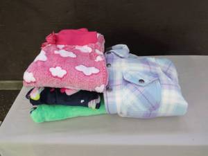 lot 36A image: Mixed Lot PlushFleece Clothing