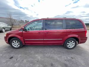 2010 Chrysler Town AND Country Touring - 2 OWNERS