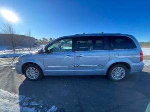 2013 Chrysler Town AND Country Limited - 2 OWNERS
