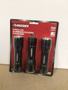 lot 6 image: Husky 750 Lumens Focusing Aluminum LED Flashlights 3 Modes Impact and Water Resistant with Batteries (3-Pack) Customer Returns See Pictures