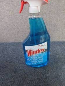 lot 21 image: 8- 32 oz Bottles Windex...