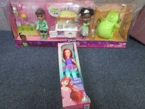 lot 153 image: Disney Princess Playset & separate ...