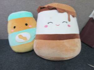 lot 162 image: 2 Squishmallows...