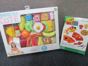 lot 165 image: Play Food...